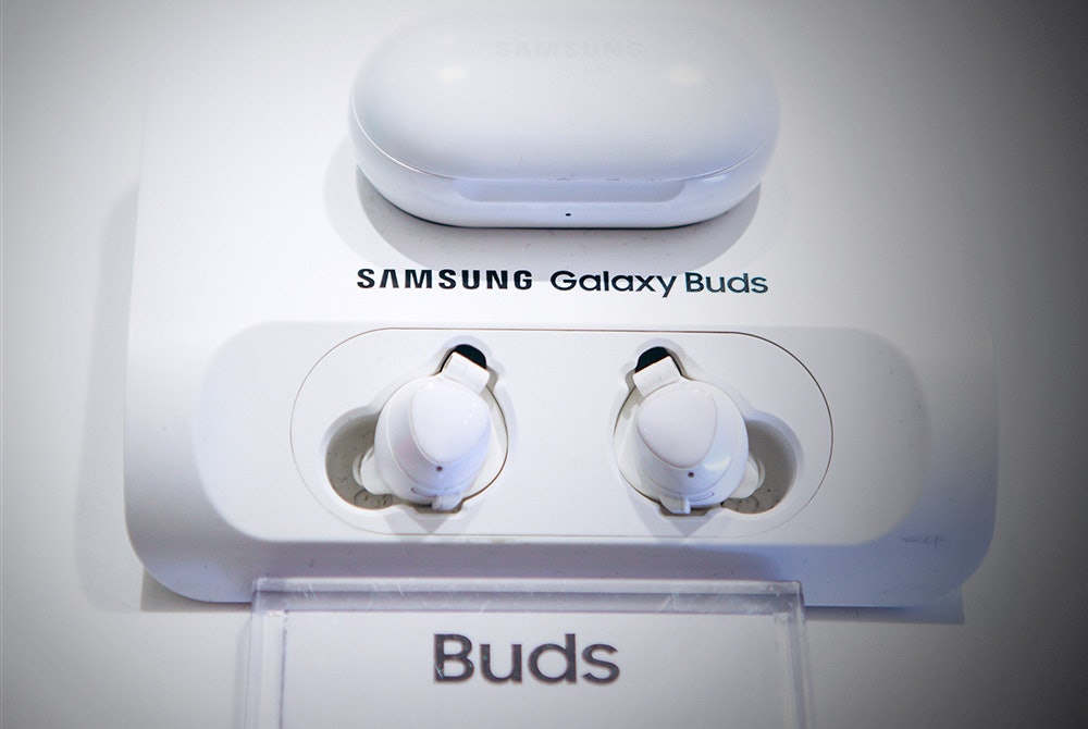 How to Spot a Pair of Fake Galaxy Buds in 3 Easy Ways