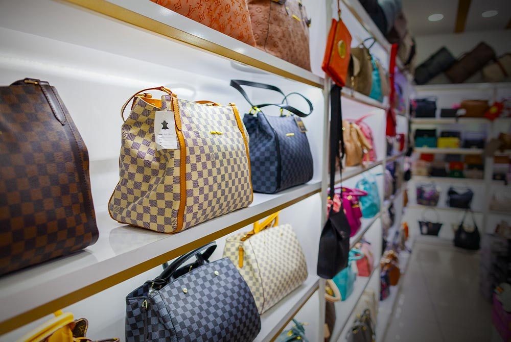 lv bags under 1000